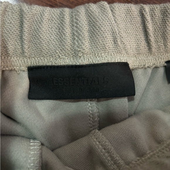 FEAR OF GOD ESSENTIALS Grey Patch Shorts - Picture 3 of 3
